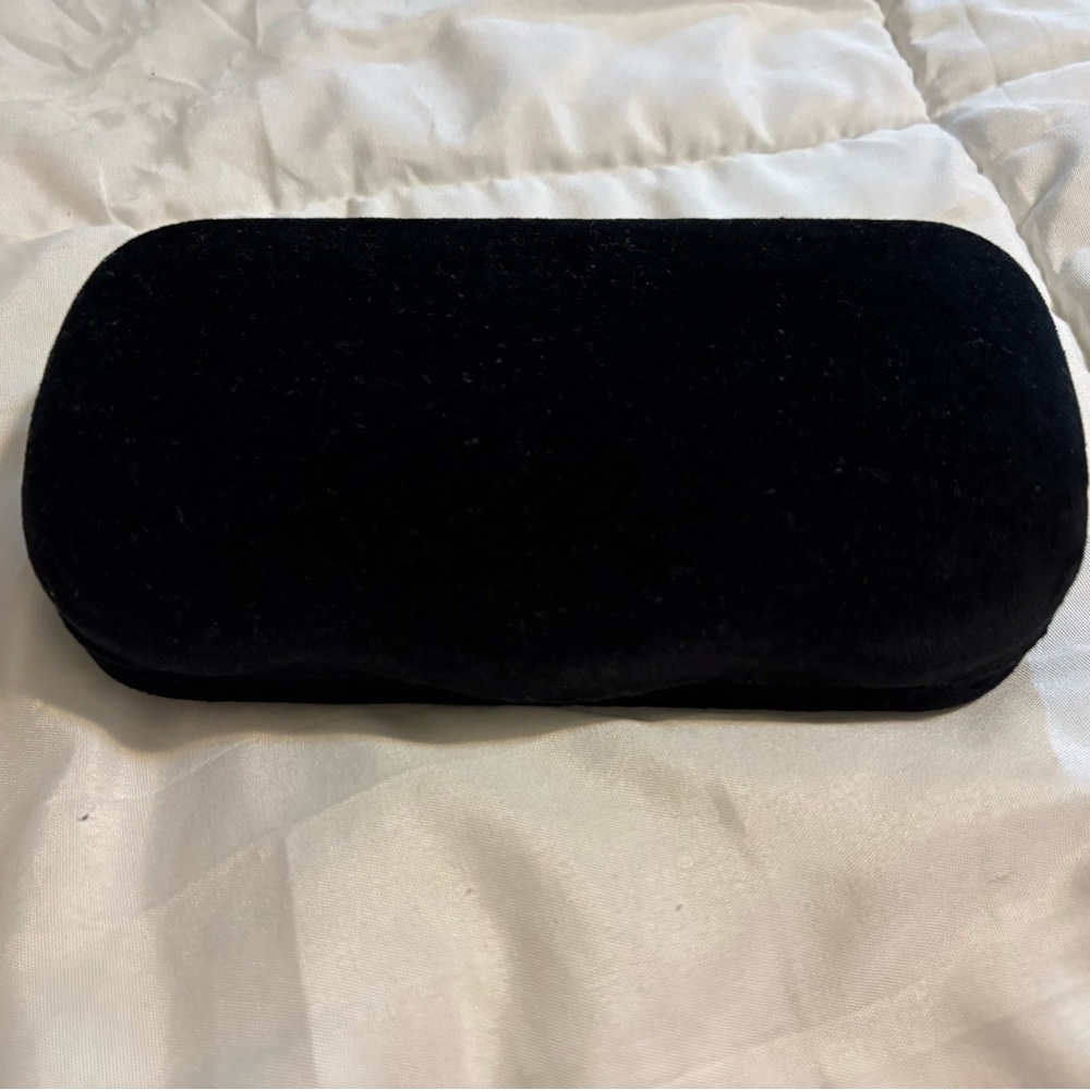 ✨ Authentic Gucci GG1449S Sunglasses – Classic Black Elegance ✨ - Picture 7 of 8